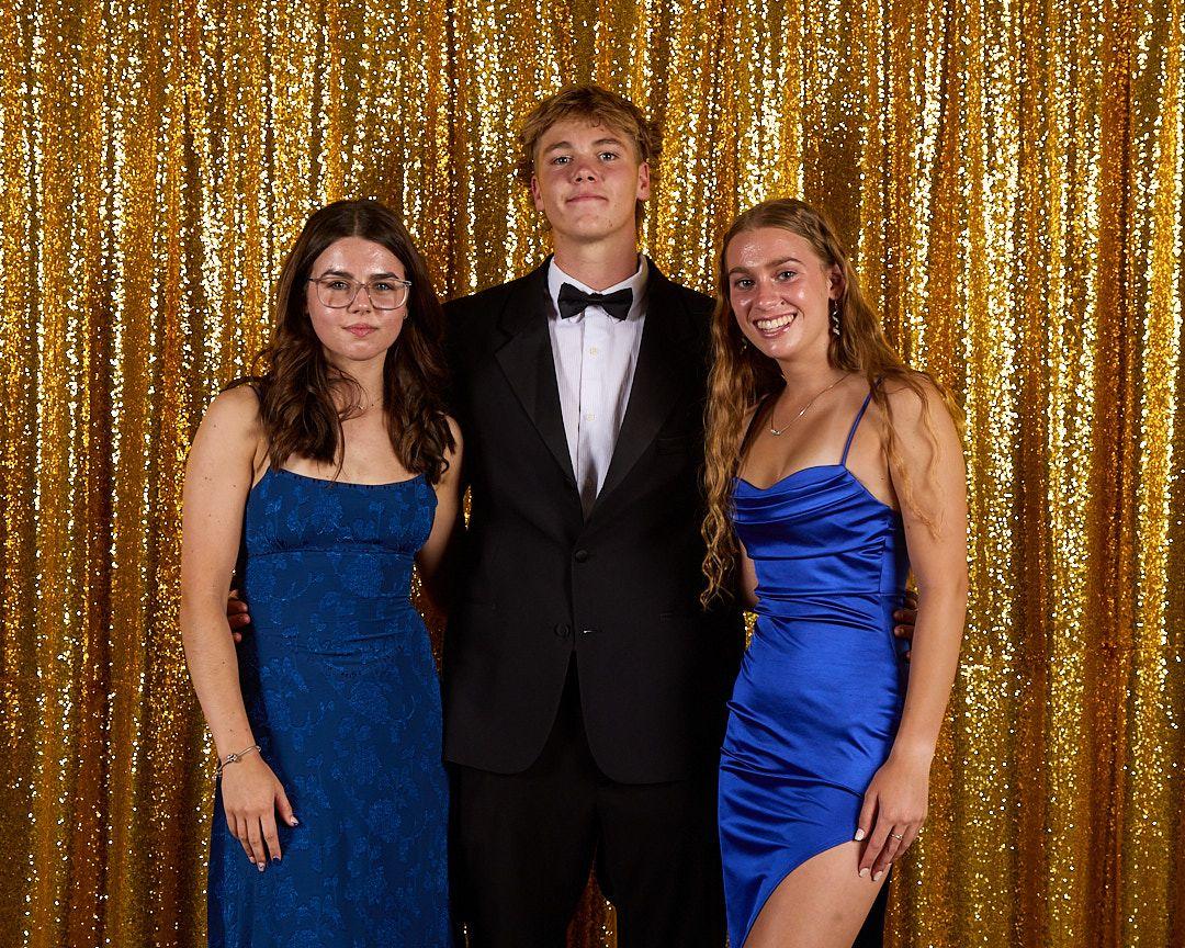 1 S4 A1554 Socials