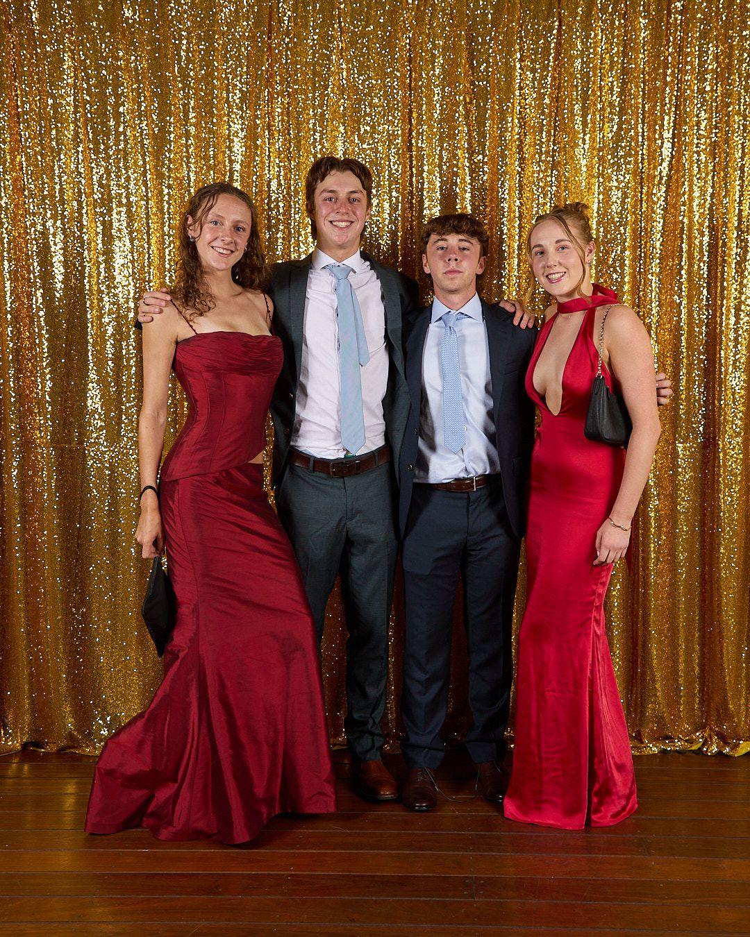 1 S4 A1578 Socials