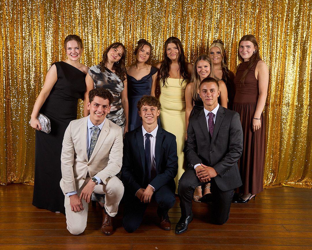 1 S4 A1692 Socials