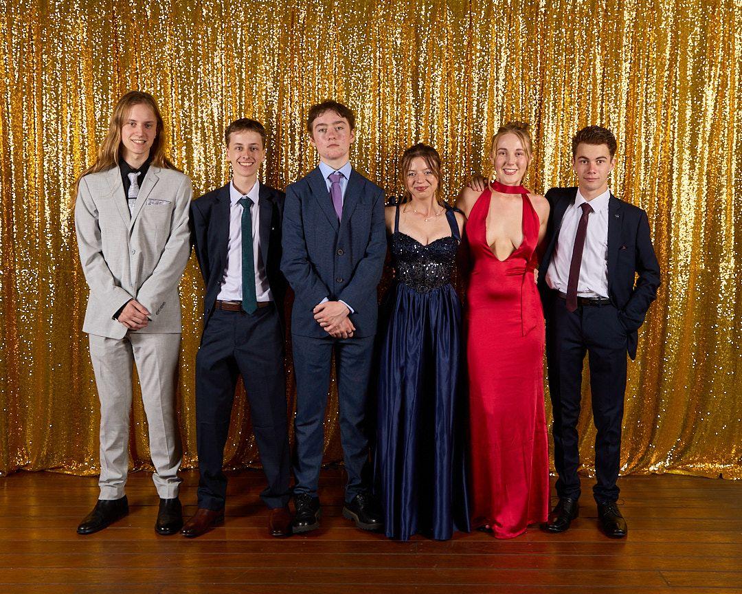 1 S4 A1811 Socials
