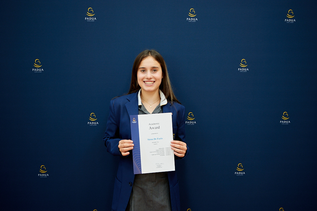 R Sem2 Awards insta IMG 9148