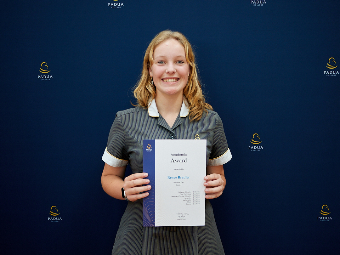 R Sem2 Awards insta IMG 9159