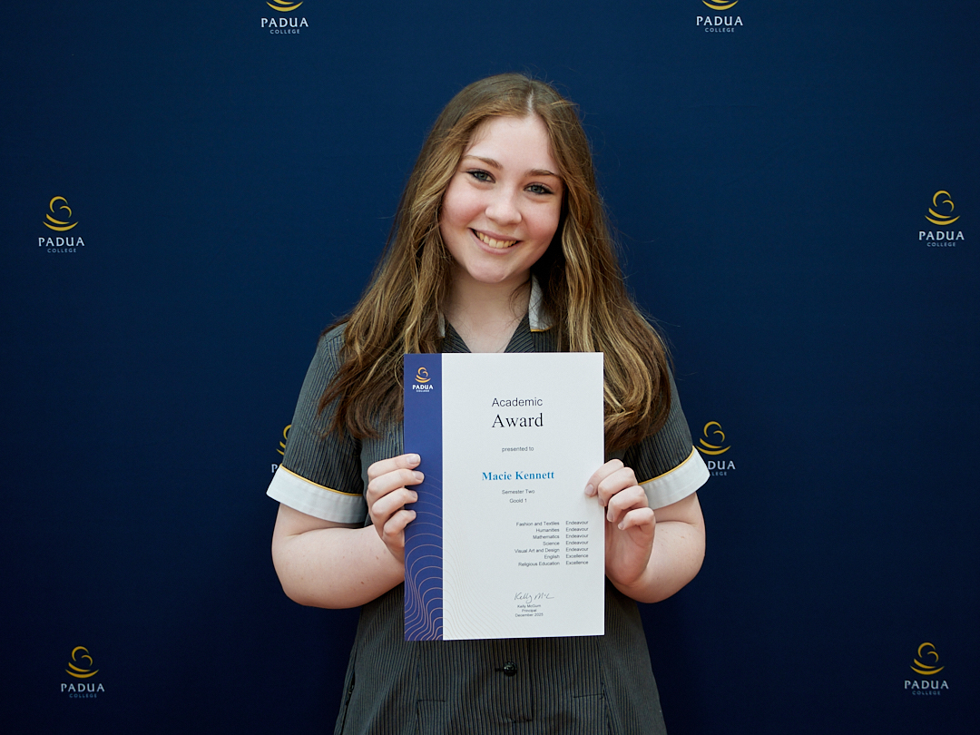 R Sem2 Awards insta IMG 9162