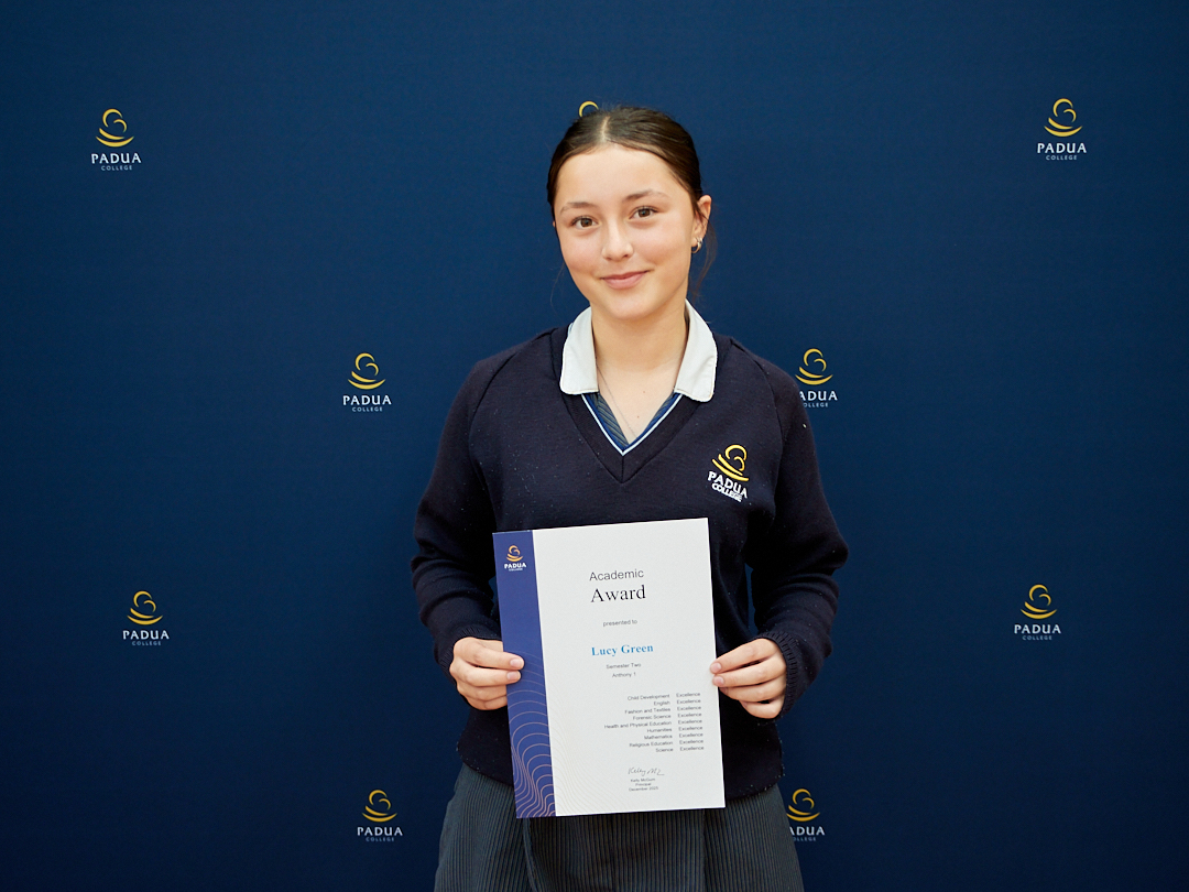 R Sem2 Awards insta IMG 9170