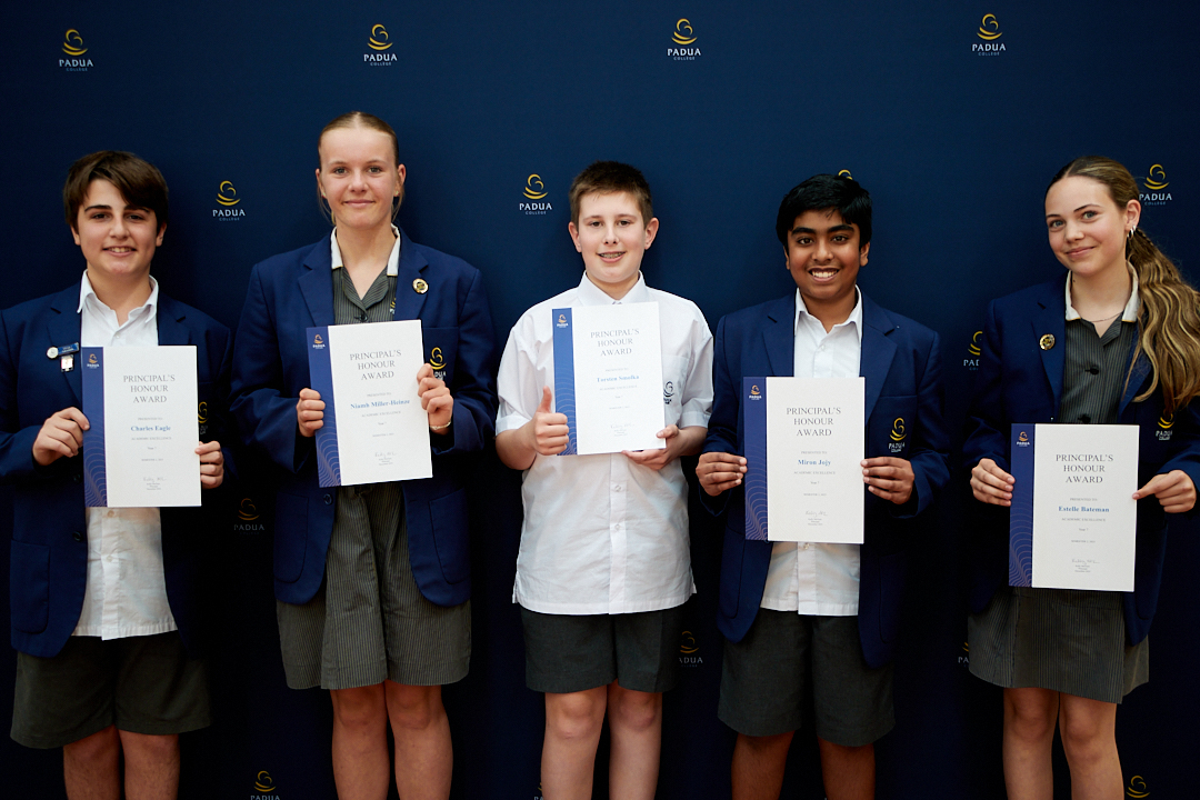 R Sem2 Awards insta IMG 9171