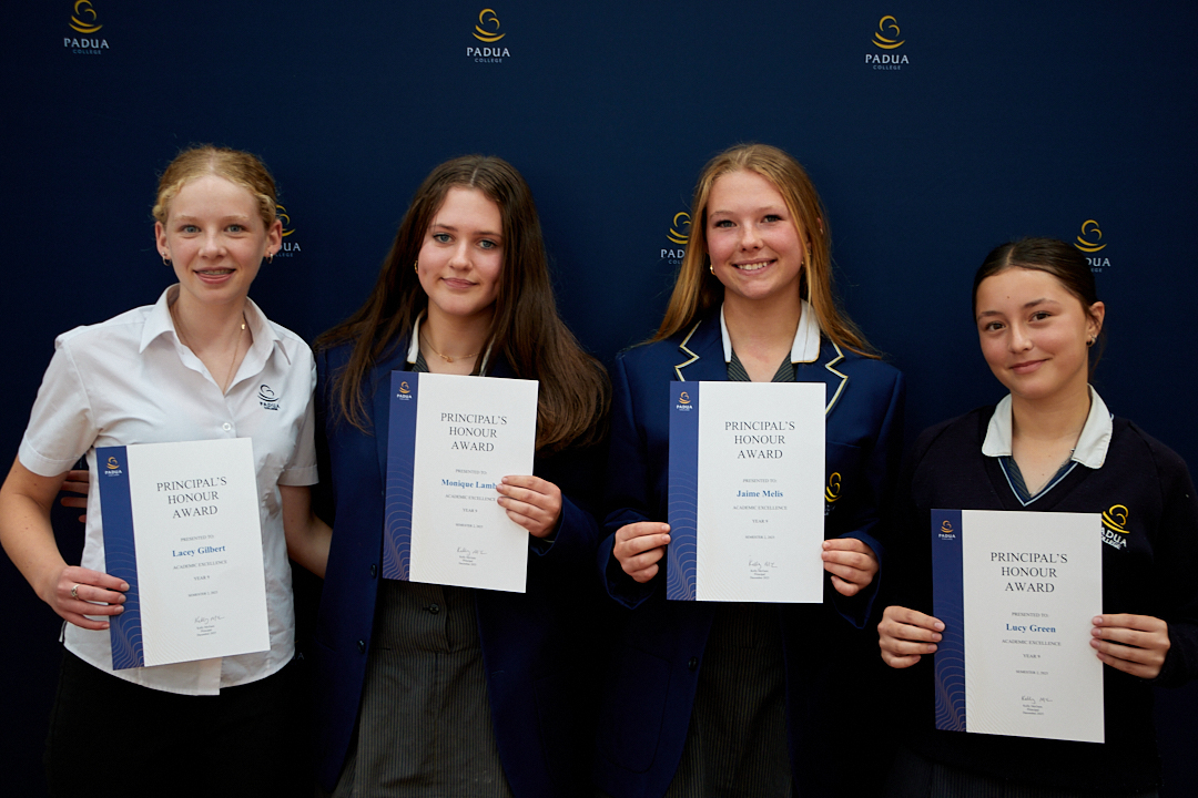 R Sem2 Awards insta IMG 9177