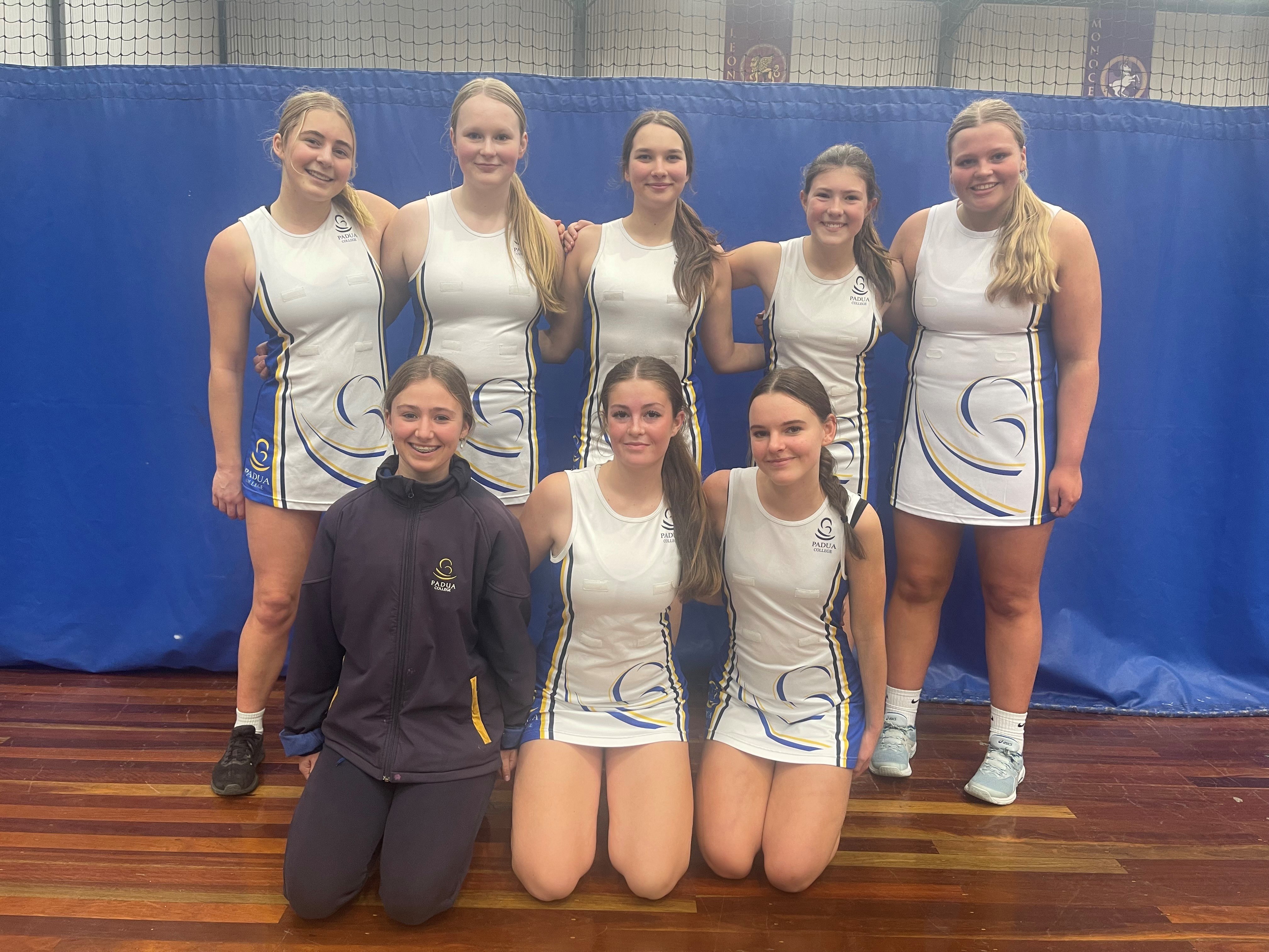 Year 9 Girls SIS Netball team